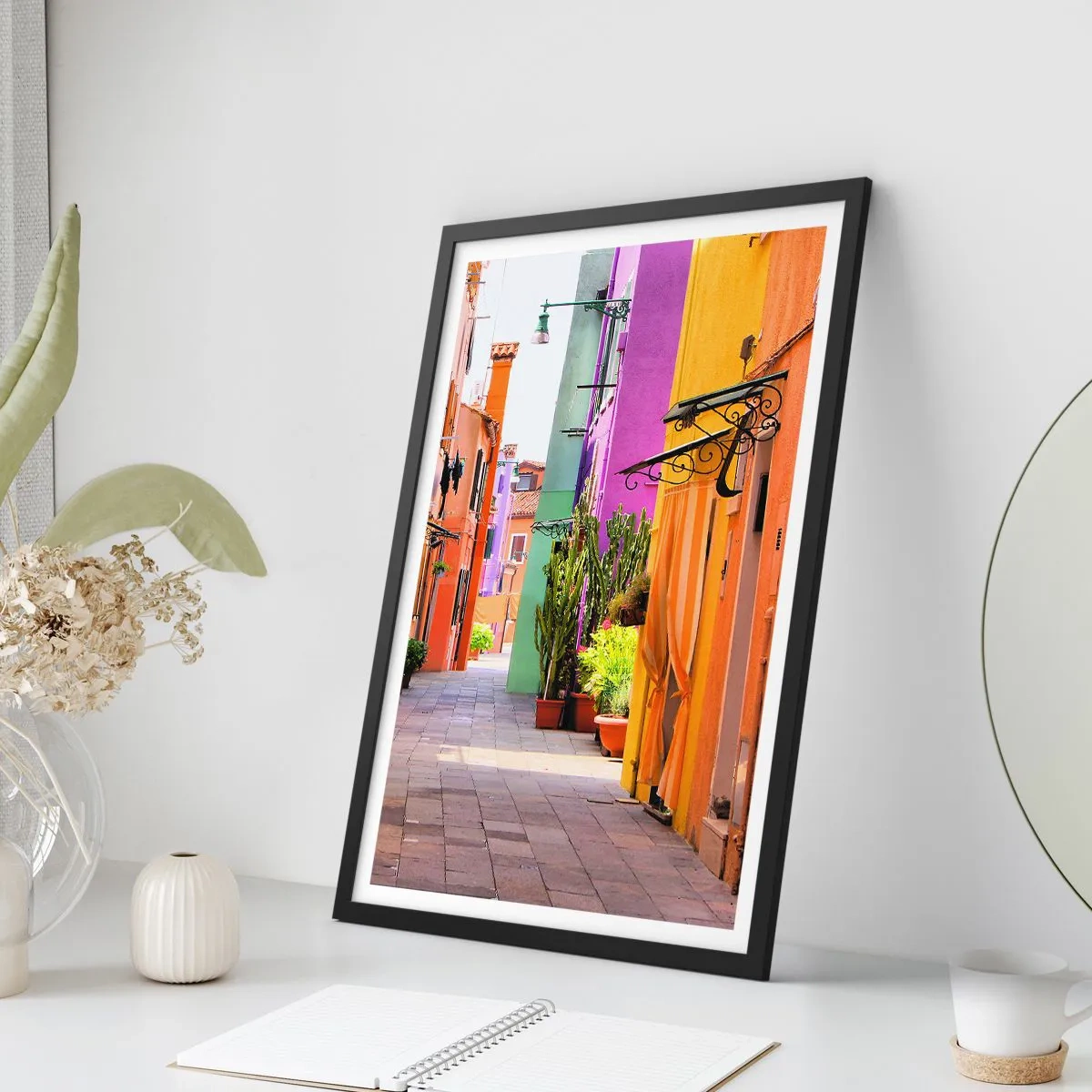 Poster in einem schwarzem Rahmen - Regenbogengasse - 40x50 cm
