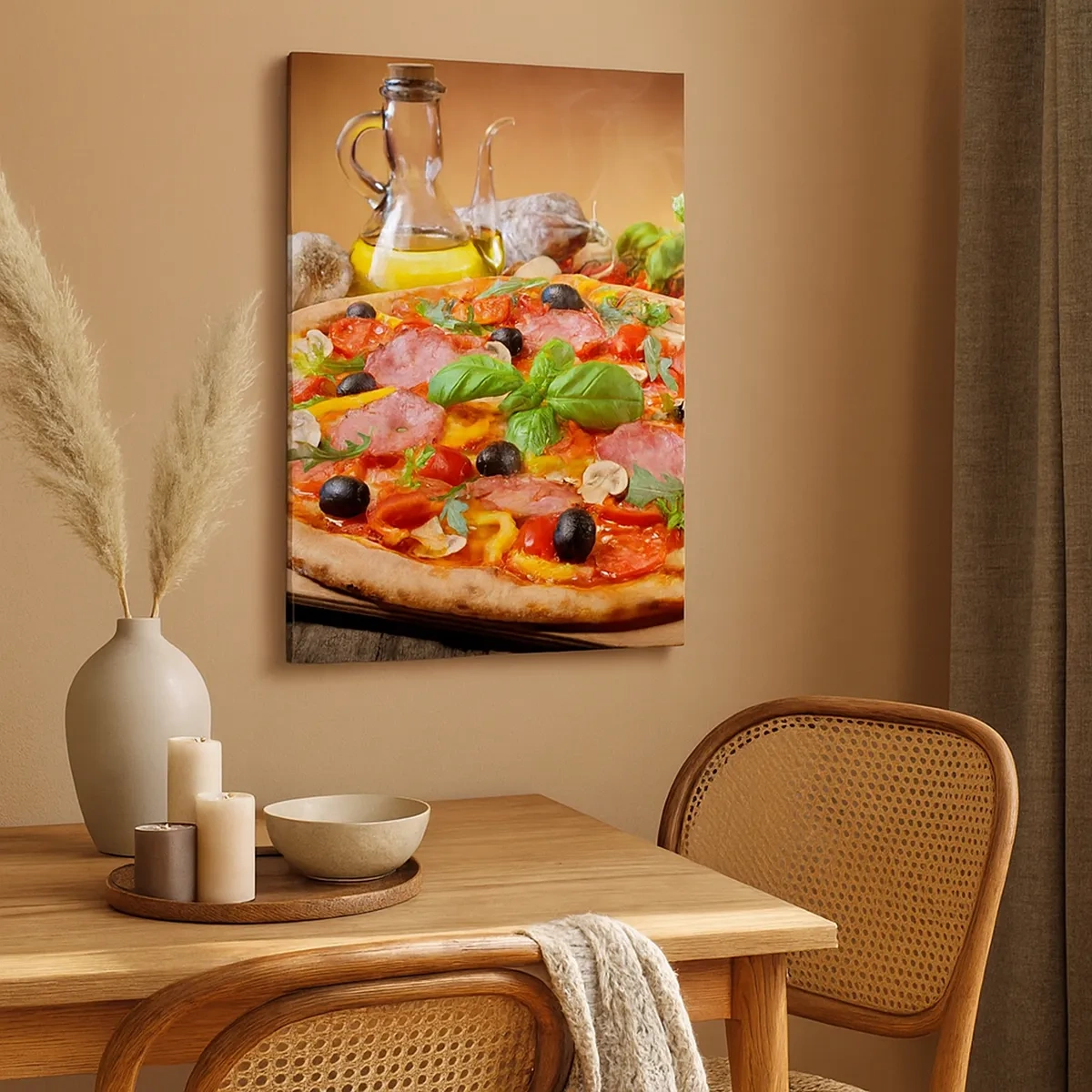 Bild auf Leinwand - Leinwandbild - Appetitliche Pizza auf einem Holztisch mit Belag - 50x70cm - Mit echtem italienischem Flair - Moderne Wanddekoration für Wohnzimmer und Schlafzimmer ARTTOR