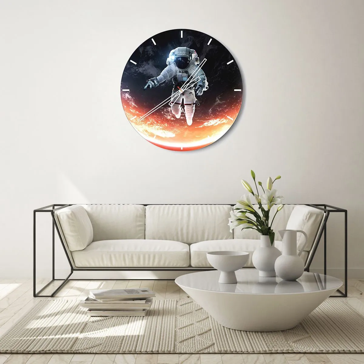 Wanduhr - Glasuhr - Ein Astronaut schwebt im Weltraum mit Blick auf die Erde - 30x30cm - Kann ich noch eine Weile bleiben? - Moderne Wanddekoration für Wohnzimmer, Küche und Schlafzimmer ARTTOR