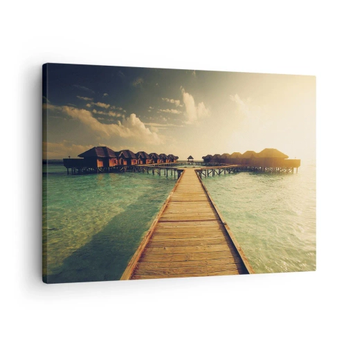 Bild auf Leinwand - Leinwandbild - Ein Holzsteg führt zu den Häusern am Wasser, beleuchtet von den Sonnenstrahlen. - 70x50cm - Eine herzliche Einladung - Moderne Wanddekoration für Wohnzimmer und Schlafzimmer ARTTOR