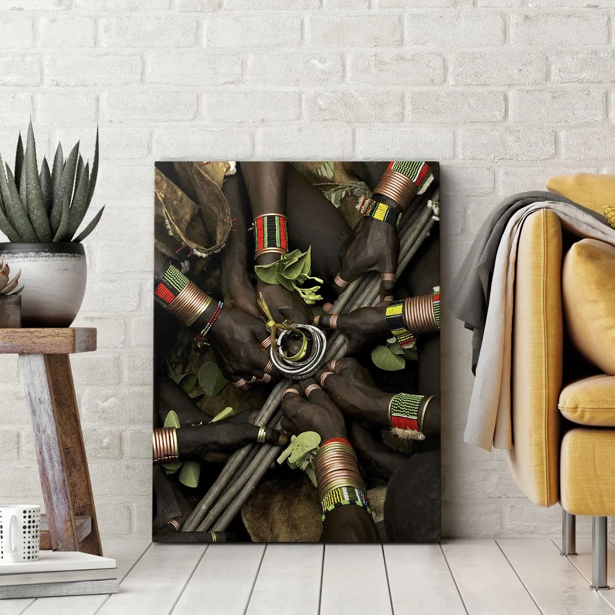 Bild auf Leinwand - Leinwandbild - Traditionelle Handarmbänder in einer Gruppe von Händen - 70x100cm - Wir sind zusammen - Moderne Wanddekoration für Wohnzimmer und Schlafzimmer ARTTOR