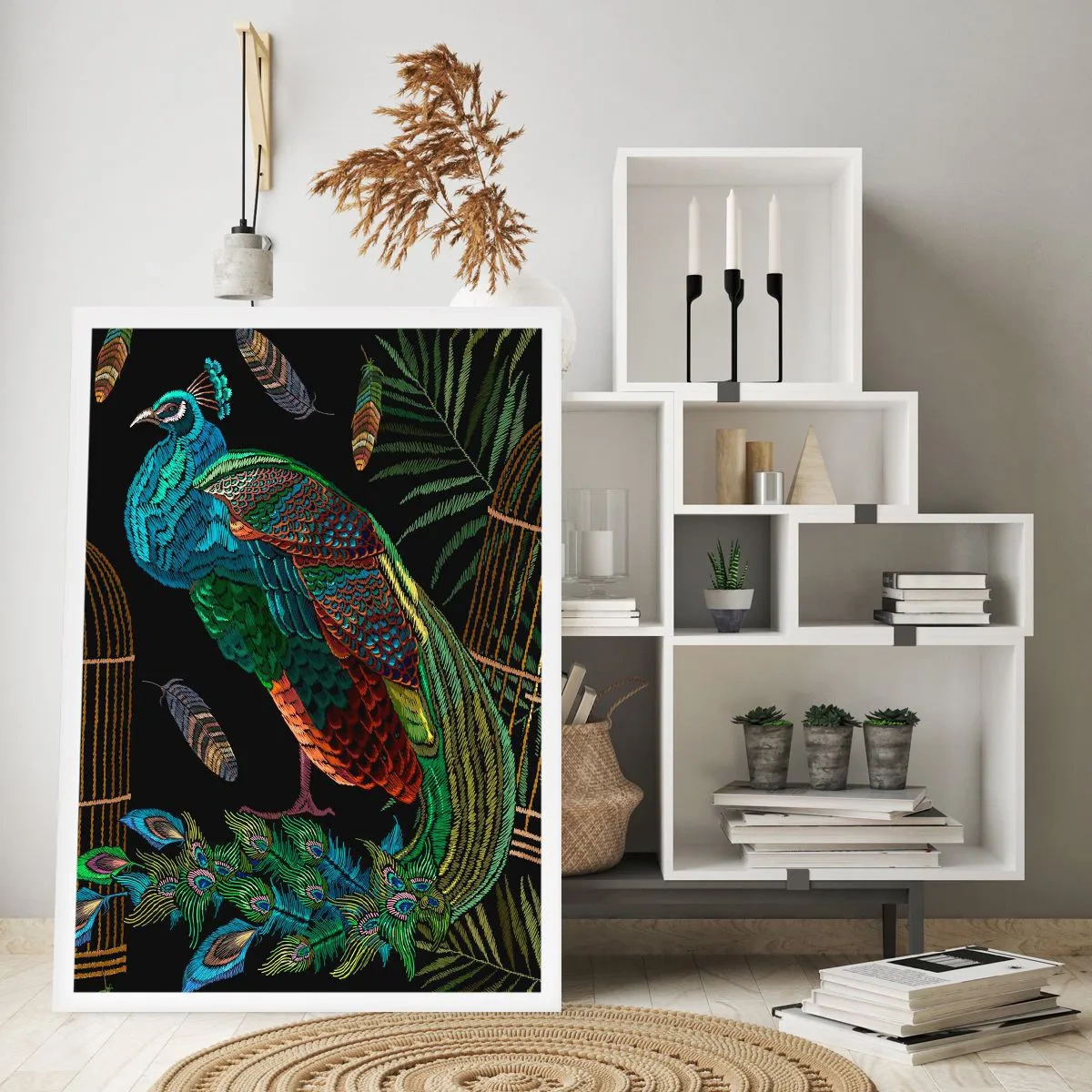 Poster - Ein bunter Pfau vor einem Hintergrund aus goldenen Käfigen und grünen Blättern. - 50x70cm - In königlichen Gewändern - Moderne Wanddekoration für Wohnzimmer und Schlafzimmer ARTTOR