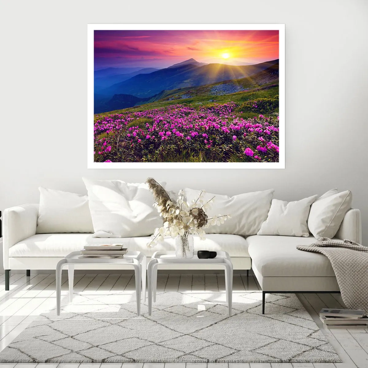 Poster - Eine blühende Wiese mit Blick auf die Berge bei Sonnenuntergang - 100x70cm - … Und drumherum duftet es nach Latschenkiefer und dem Duft von Kräutern - Moderne Wanddekoration für Wohnzimmer und Schlafzimmer ARTTOR