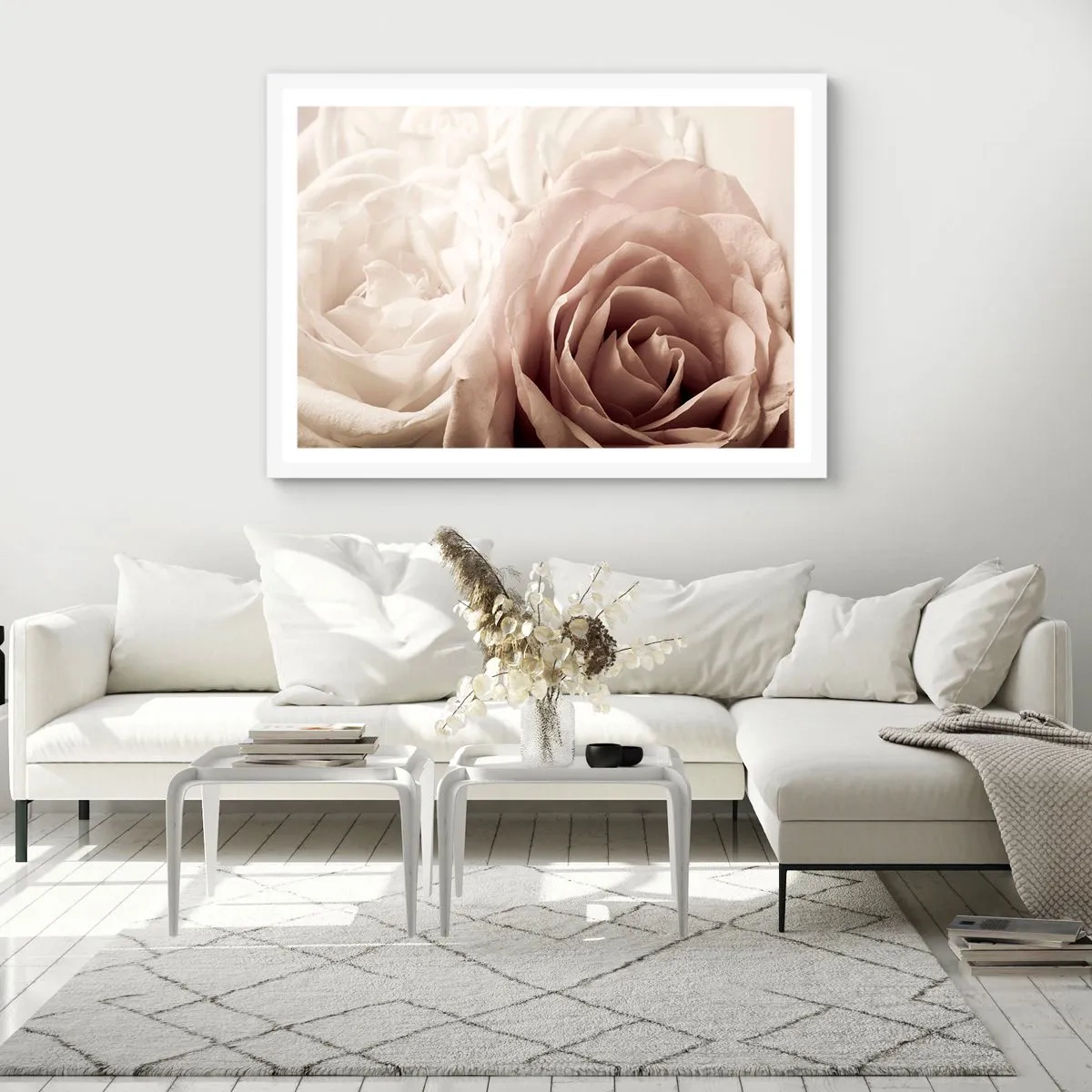 Poster in einem weißen Rahmen - Im Herzen der Rose - 70x50 cm
