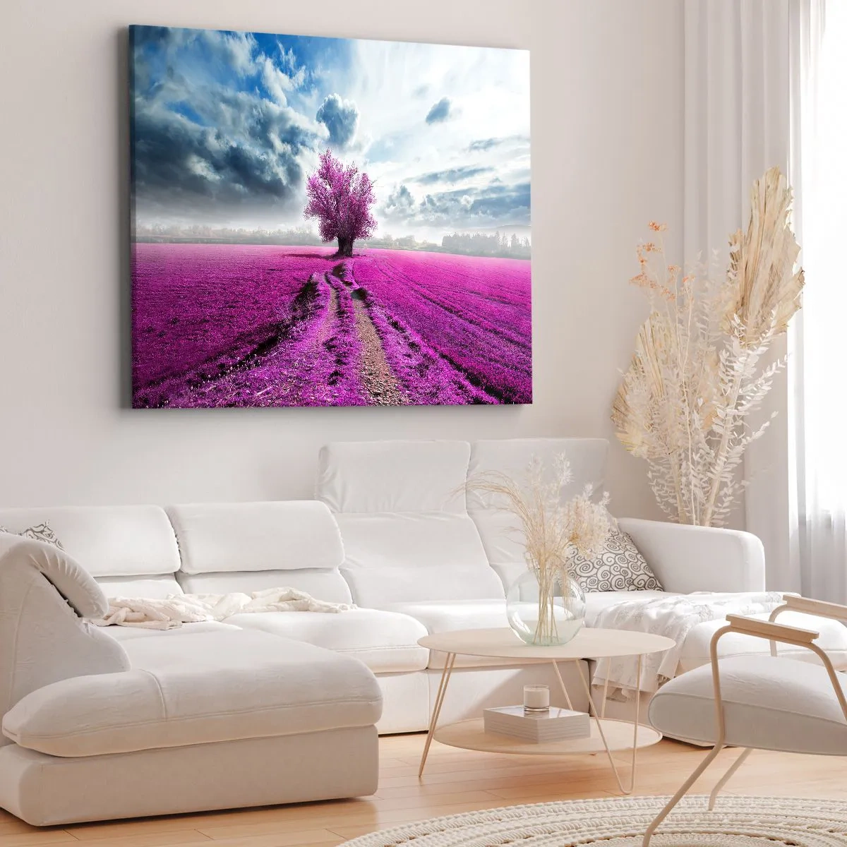 Bild auf Leinwand - Leinwandbild - Ein einsamer Baum auf einem Feld in einem intensiven Rosaton - 70x50cm - Heide - Wildnis - Moderne Wanddekoration für Wohnzimmer und Schlafzimmer ARTTOR