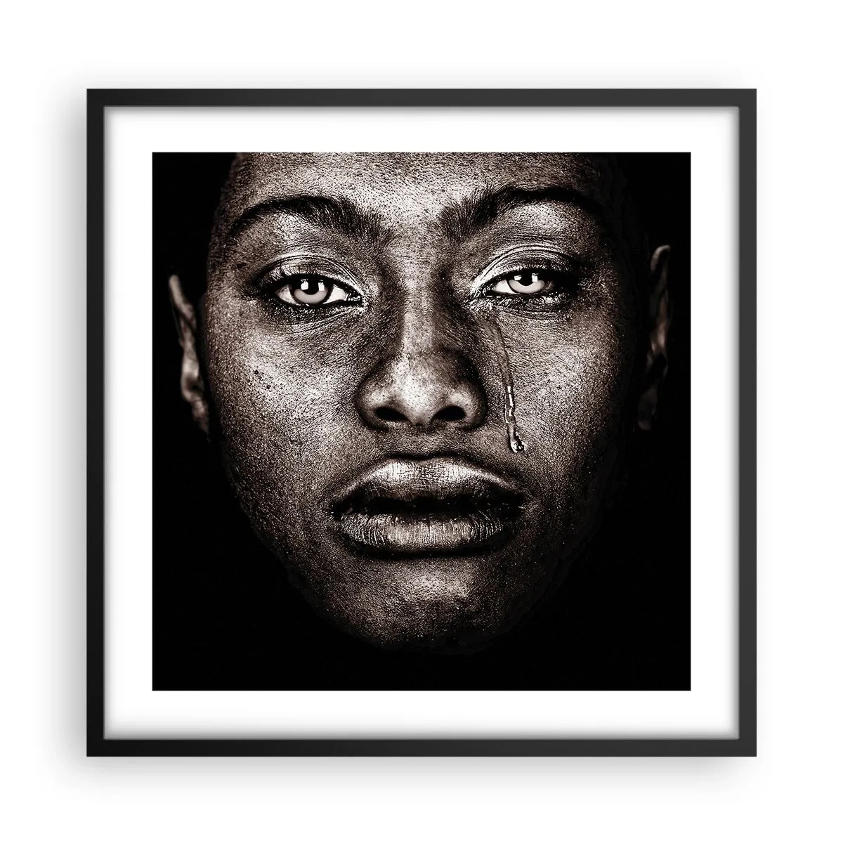 Poster in einem schwarzem Rahmen - Eine Träne - 50x50 cm