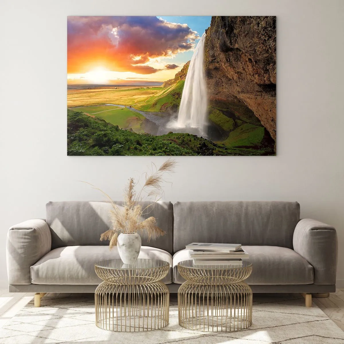 Glasbild - Bild auf glas - Isländischer Wasserfall in den Strahlen der untergehenden Sonne - 70x50cm - Die Fülle des isländischen Sommers - Moderne Wanddekoration für Wohnzimmer und Schlafzimmer ARTTOR