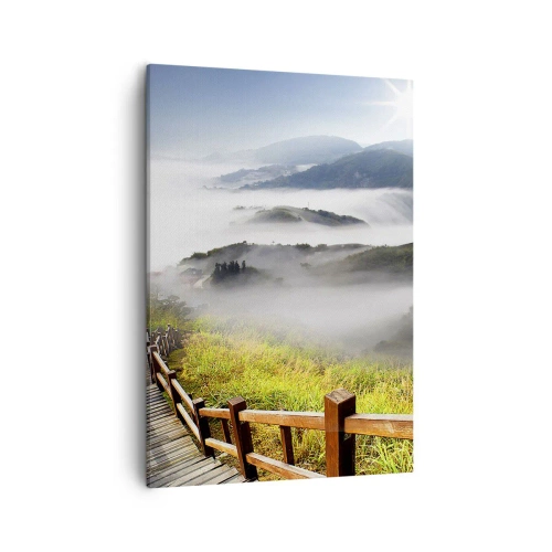 Bild auf Leinwand - Leinwandbild - Ein Holzpfad zwischen den nebligen Bergen am Morgen - 50x70cm - Gewebt aus Lichtschein und Nebel - Moderne Wanddekoration für Wohnzimmer und Schlafzimmer ARTTOR