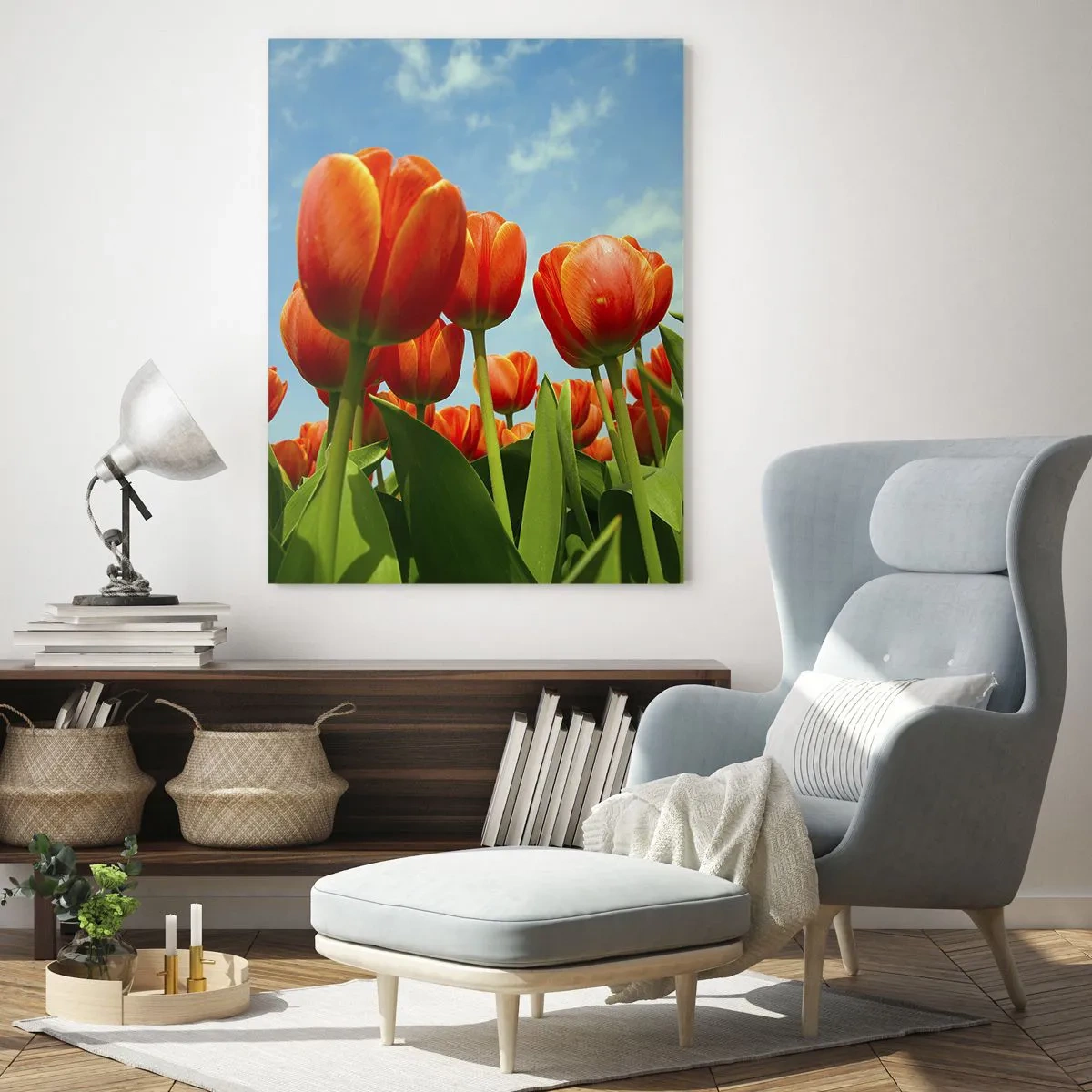Glasbild - Bild auf glas - Ein Feld mit roten und orangefarbenen Tulpen vor blauem Himmel - 80x120cm - Außer dem blauen Himmel brauchen sie nichts in ihrem Leben - Moderne Wanddekoration für Wohnzimmer und Schlafzimmer ARTTOR