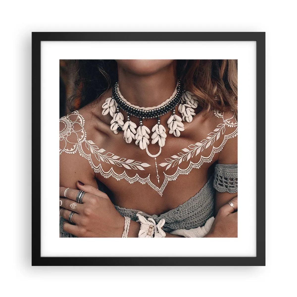 Poster in einem schwarzem Rahmen - Talismane, Rituale der Weiblichkeit - 40x40 cm