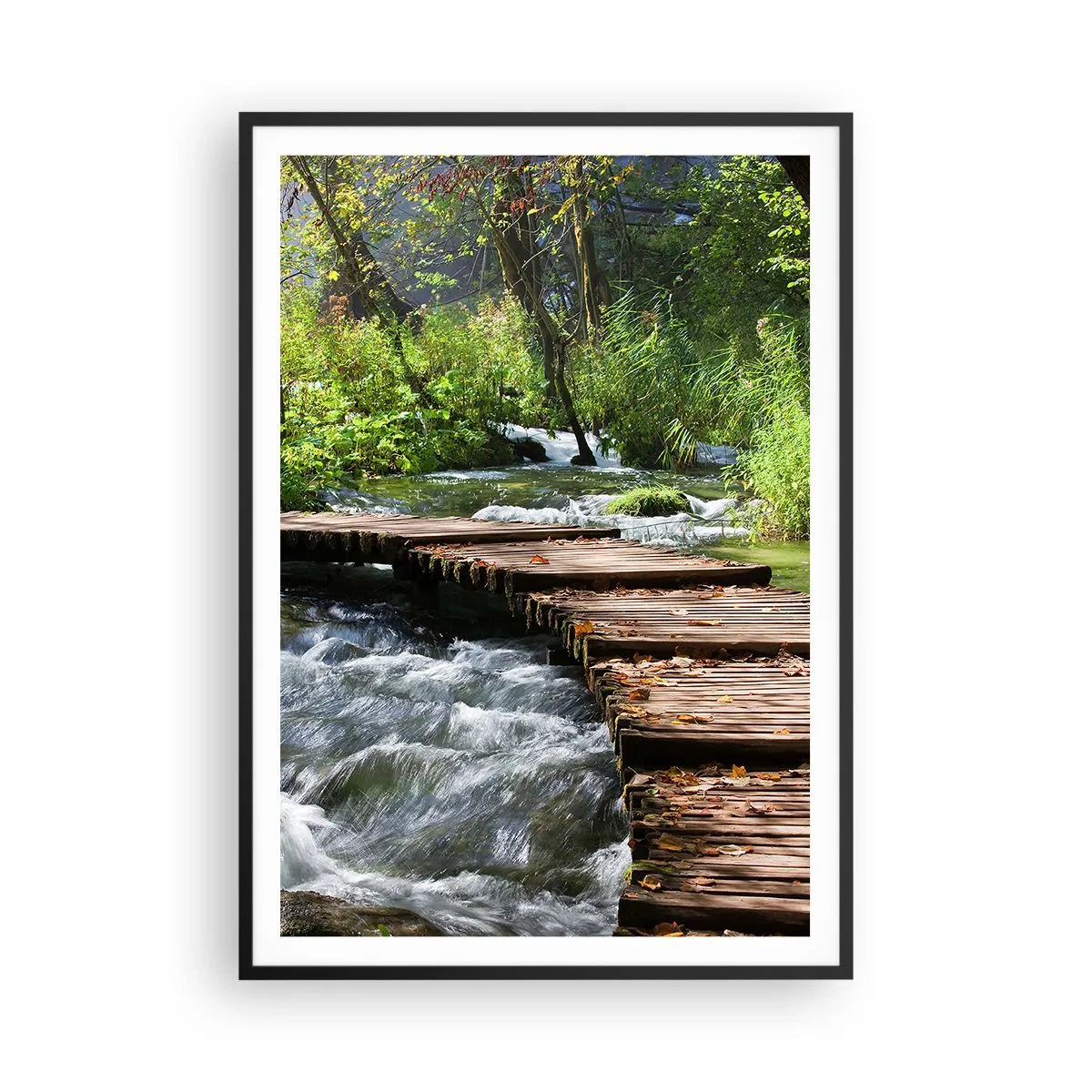 Poster in einem schwarzem Rahmen - Über der schaumigen Kaskade - 70x100 cm