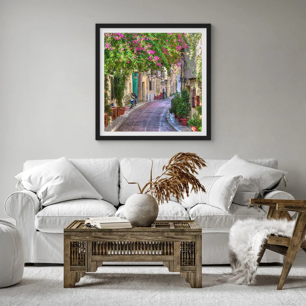 Poster in einem schwarzem Rahmen - Blühende Gasse - 40x40 cm