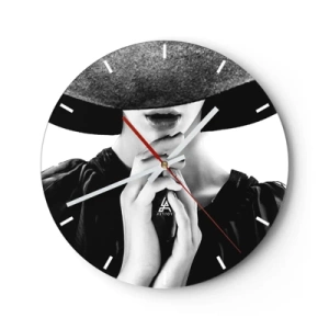 Wanduhr - Glasuhr - Frau mit Hut im Stil der Kunstfotografie - 30x30cm - Versteckte Schönheit - Moderne Wanddekoration für Wohnzimmer, Küche und Schlafzimmer ARTTOR