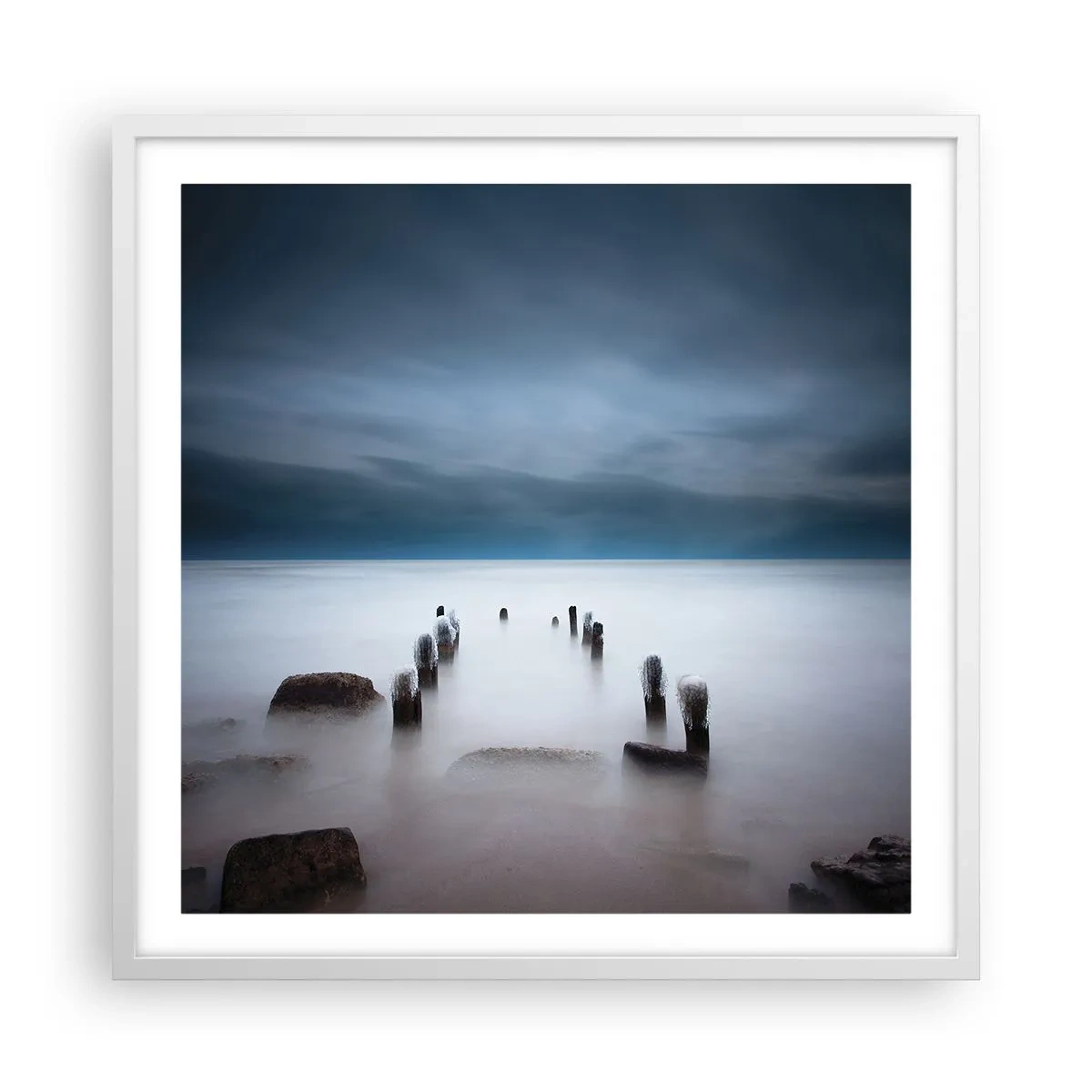 Poster in einem weißen Rahmen - Nachdenklicher See - 60x60 cm