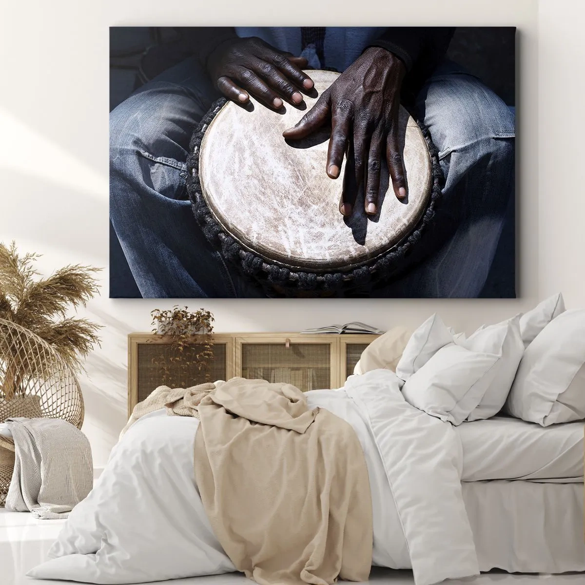 Bild auf Leinwand - Leinwandbild - Hände spielen eine Djembe-Trommel in einer dynamischen Komposition - 120x80cm - Lebe in deinem eigenen Rhythmus - Moderne Wanddekoration für Wohnzimmer und Schlafzimmer ARTTOR