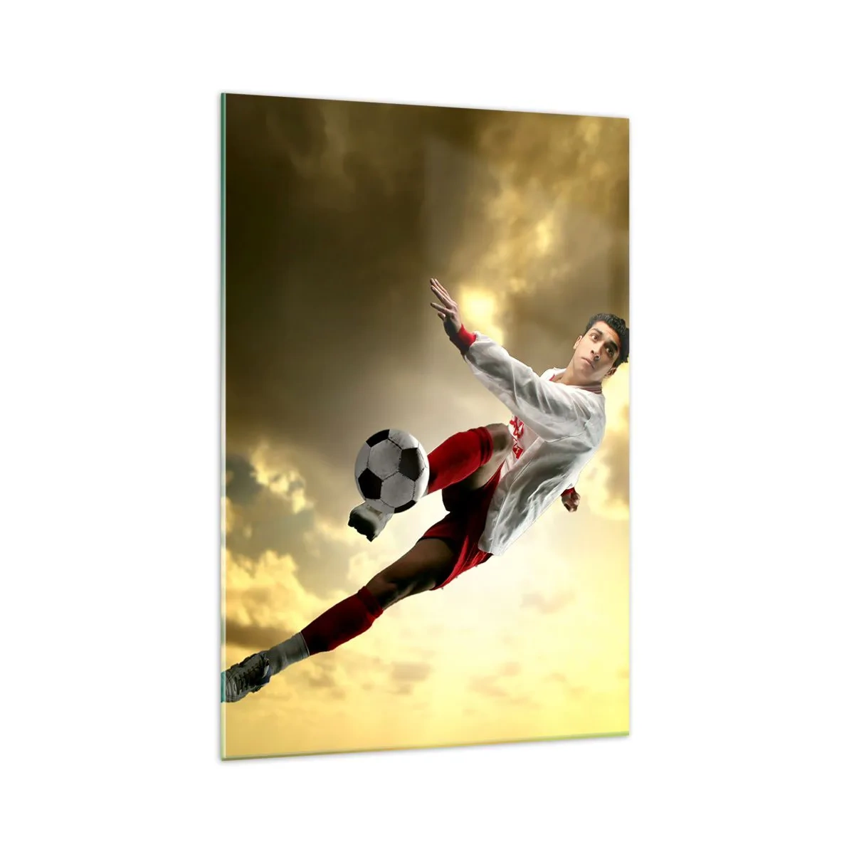 Glasbild - Bild auf glas - Ein Fußballspieler in einem dynamischen Sprung kickt den Ball in den Himmel - 70x100cm - Fußballhimmel - Moderne Wanddekoration für Wohnzimmer und Schlafzimmer ARTTOR