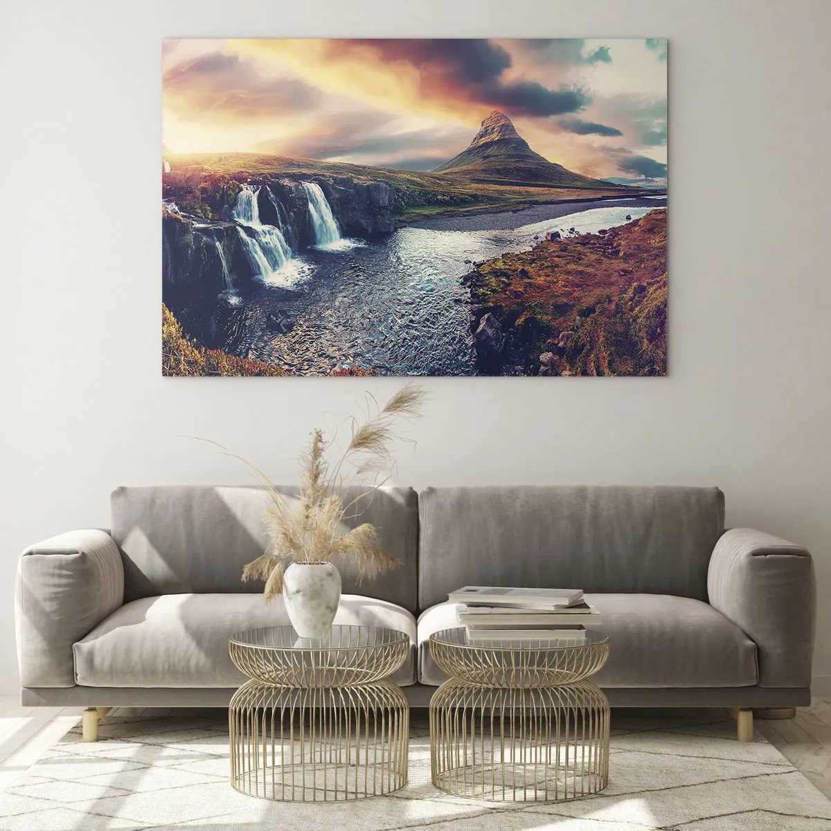 Glasbild - Bild auf glas - Wasserfall und Berg bei Sonnenuntergang in der isländischen Landschaft - 100x70cm - In der Majestät der Natur - Moderne Wanddekoration für Wohnzimmer und Schlafzimmer ARTTOR