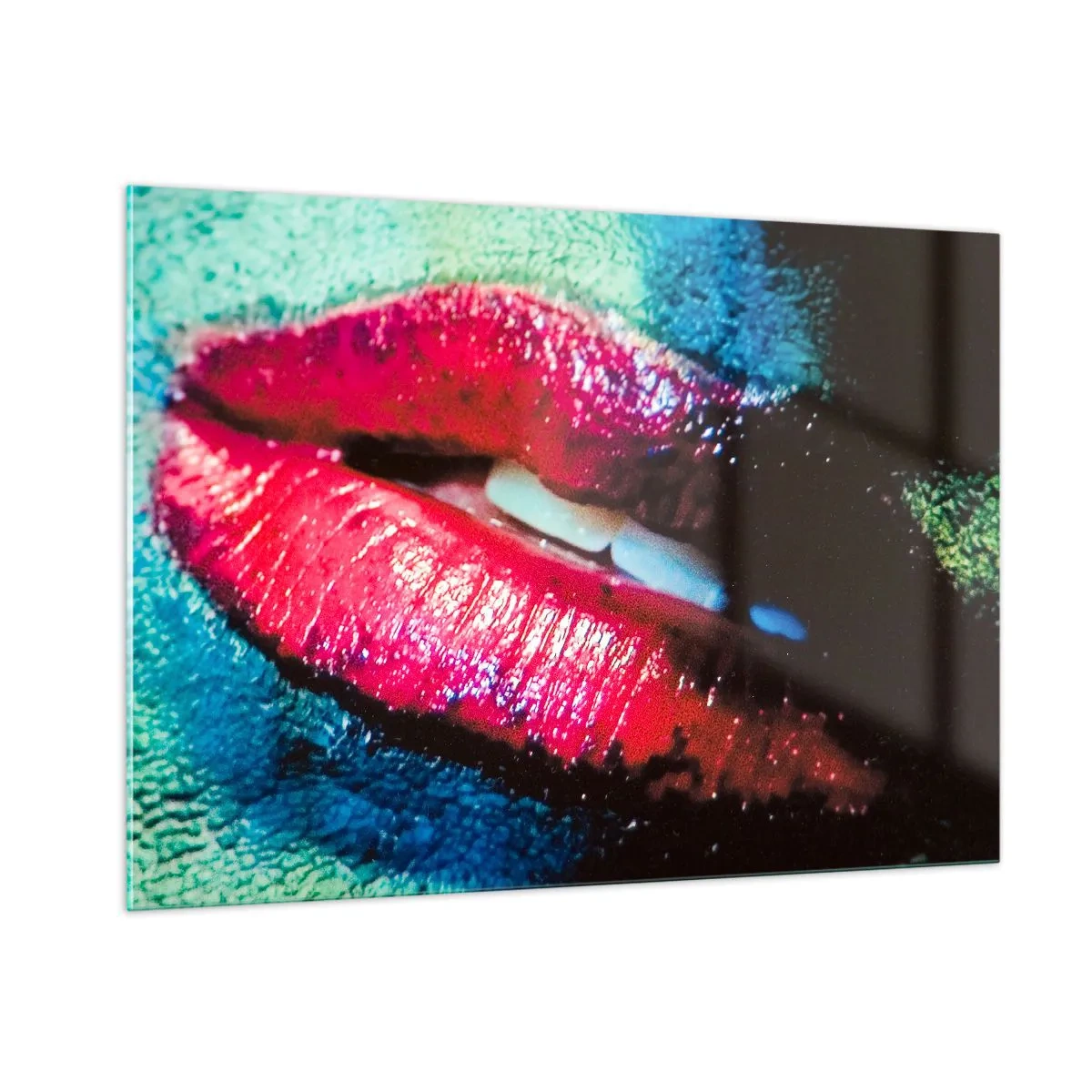 Glasbild - Bild auf glas - Rote Lippen vor einem Hintergrund intensiver Farben - 100x70cm - Sinnlich und verstörend - Moderne Wanddekoration für Wohnzimmer und Schlafzimmer ARTTOR