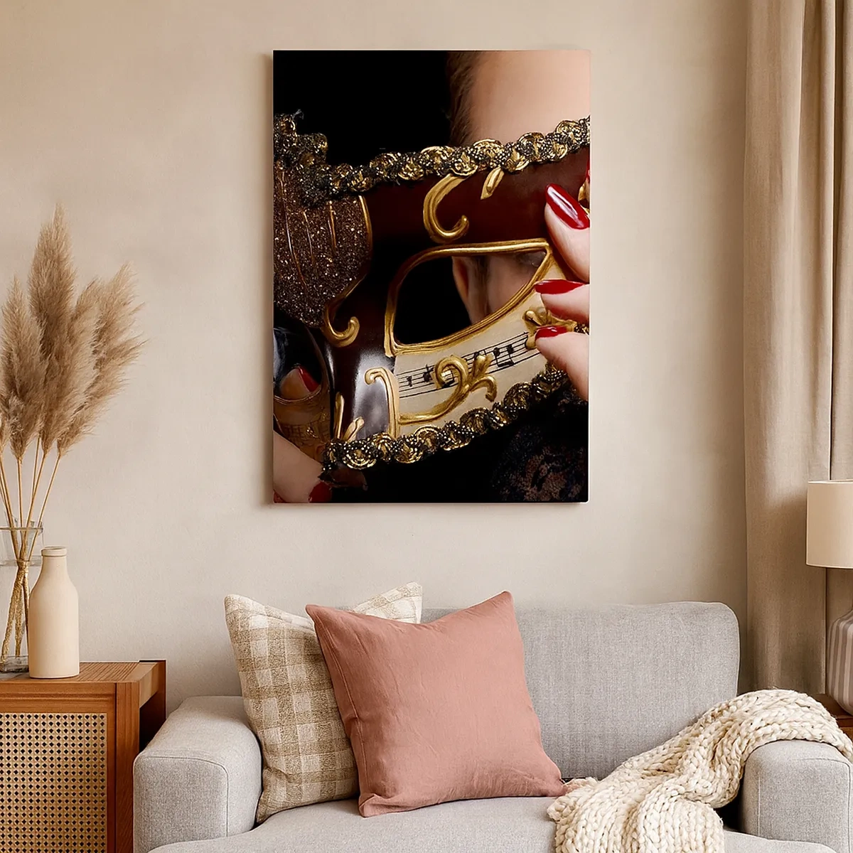 Bild auf Leinwand - Leinwandbild - Eine Frau trägt eine mit Gold und Spitze verzierte venezianische Maske. - 50x70cm - Meine Welt ist barock - Moderne Wanddekoration für Wohnzimmer und Schlafzimmer ARTTOR