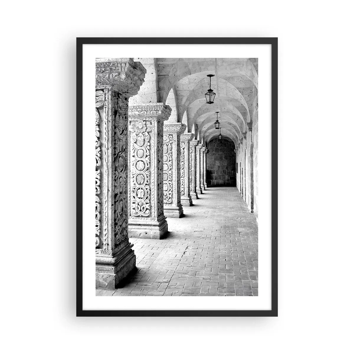 Poster in einem schwarzem Rahmen - Ein Schwarzweißfoto eines historischen Kreuzgangs mit Säulen - 50x70cm - Und wo geht’s hin...? - Moderne Wanddekoration für Wohnzimmer und Schlafzimmer ARTTOR