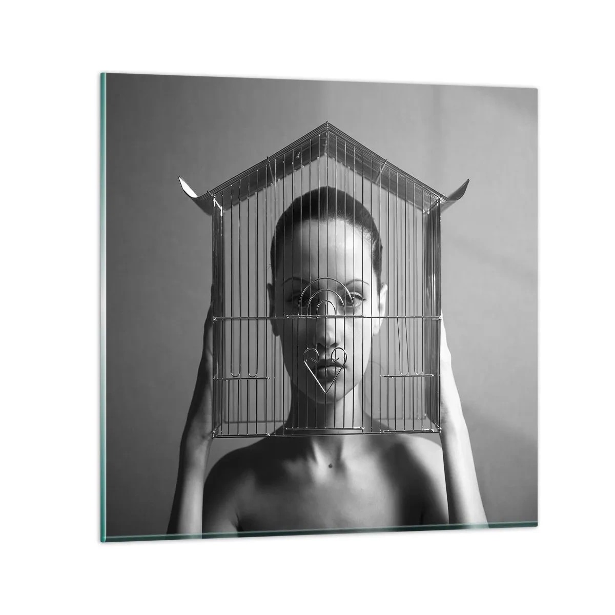 Glasbild - Bild auf glas - Ein leicht surreales Portrait - 60x60 cm