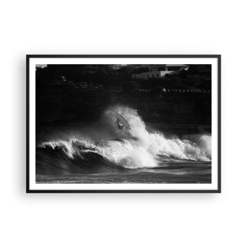 Poster in einem schwarzem Rahmen - Ein Surfer, der eine Welle reitet, in Monochrom - 100x70cm - Herausforderung angenommen! - Moderne Wanddekoration für Wohnzimmer und Schlafzimmer ARTTOR