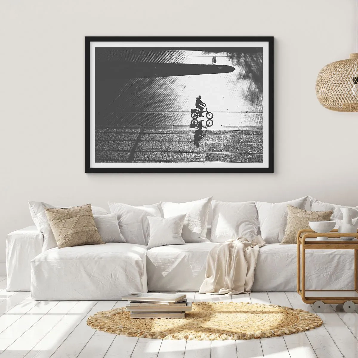 Poster in einem schwarzem Rahmen - Vor sich hin durch die Stadt - 91x61 cm