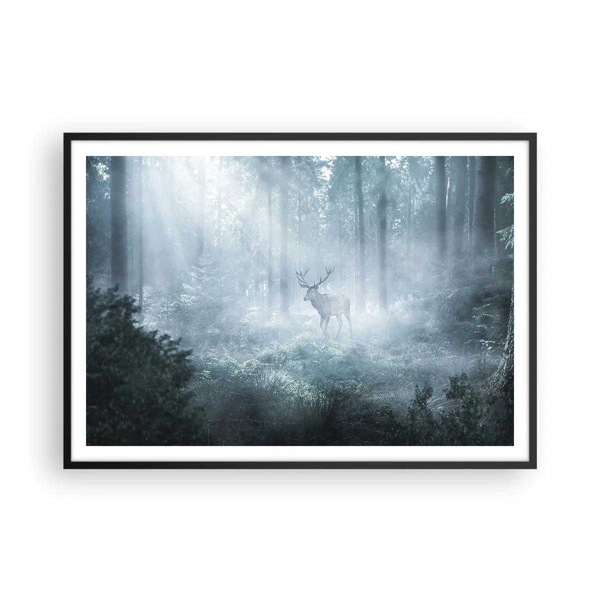Poster in einem schwarzem Rahmen - Ein Hirsch in einem dichten Wald, eingehüllt in Morgennebel - 100x70cm - Morgenvisite auf dem Grundstück - Moderne Wanddekoration für Wohnzimmer und Schlafzimmer ARTTOR