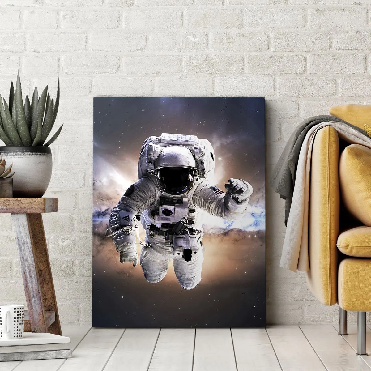 Bild auf Leinwand - Leinwandbild - Astronaut im Weltraum - 80x120cm - Grüße aus dem Weltall - Moderne Wanddekoration für Wohnzimmer und Schlafzimmer ARTTOR