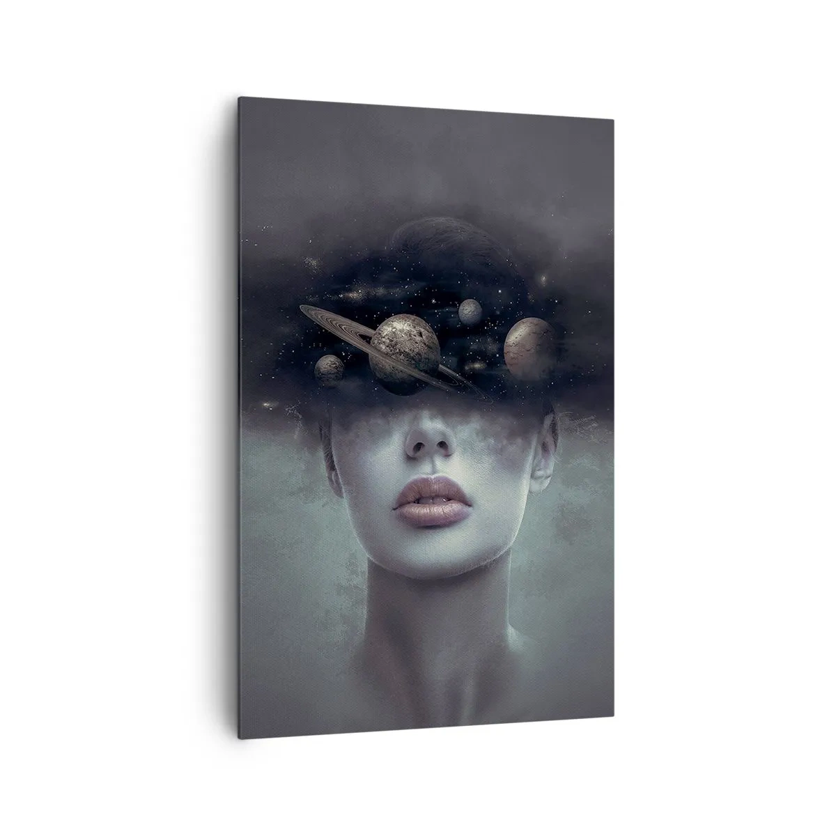 Bild auf Leinwand - Leinwandbild - Ein Frauengesicht mit einem Planeten- und Weltraummotiv im Hintergrund - 80x120cm - Und die Planeten spielen verrückt ... - Moderne Wanddekoration für Wohnzimmer und Schlafzimmer ARTTOR