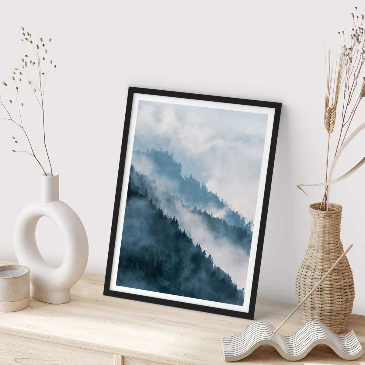 Poster in einem schwarzem Rahmen - Mystik der Berge - 40x50 cm