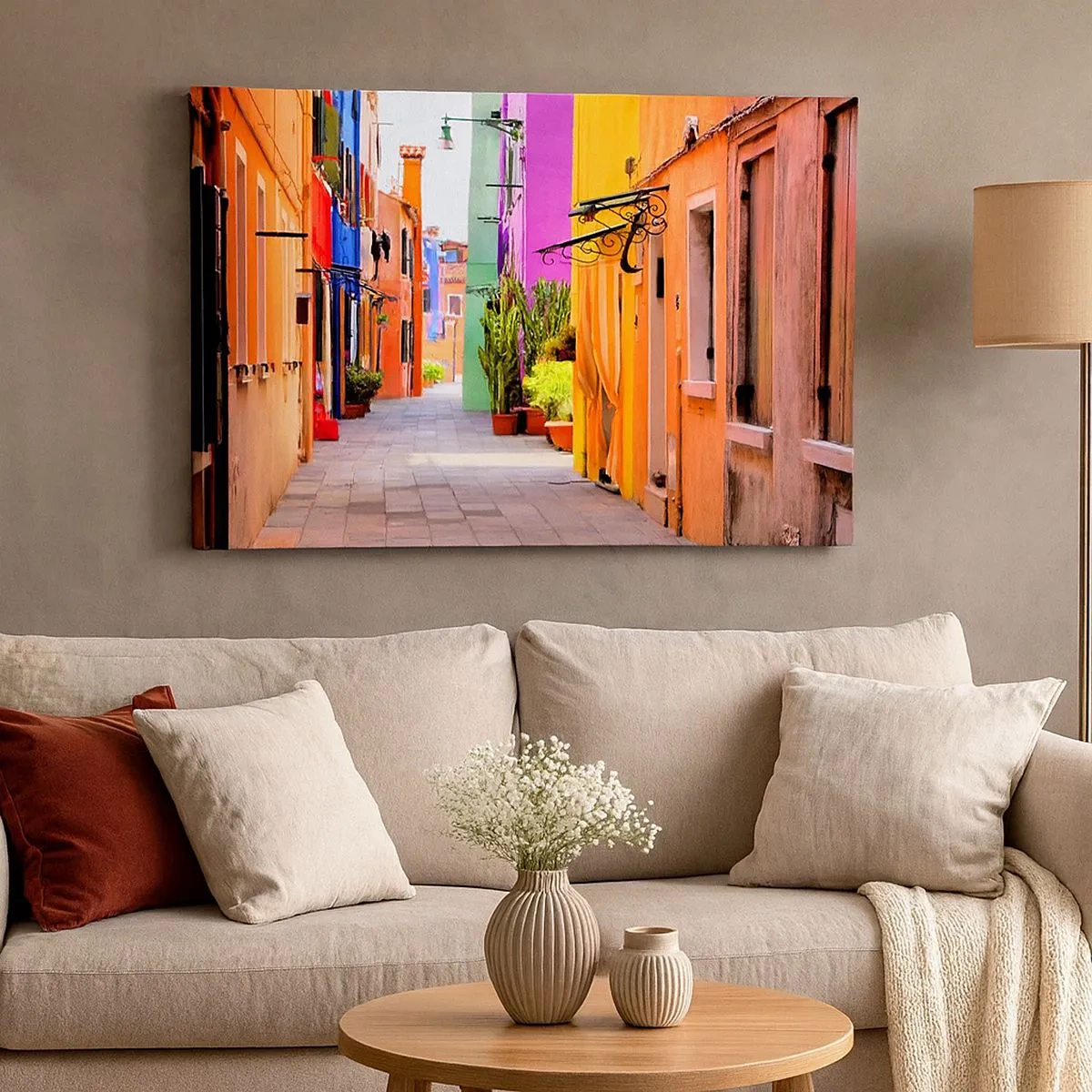Bild auf Leinwand - Leinwandbild - Eine bunte Straße mit Mietshäusern in hellen Farbtönen - 70x50cm - Regenbogengasse - Moderne Wanddekoration für Wohnzimmer und Schlafzimmer ARTTOR