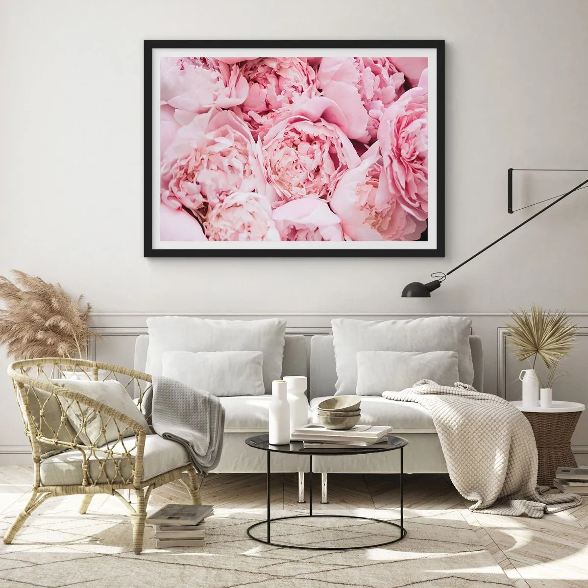 Poster in einem schwarzem Rahmen - Eine Nahaufnahme eines Straußes rosa Pfingstrosen - 70x50cm - Anschmiegsam und duftend - Moderne Wanddekoration für Wohnzimmer und Schlafzimmer ARTTOR
