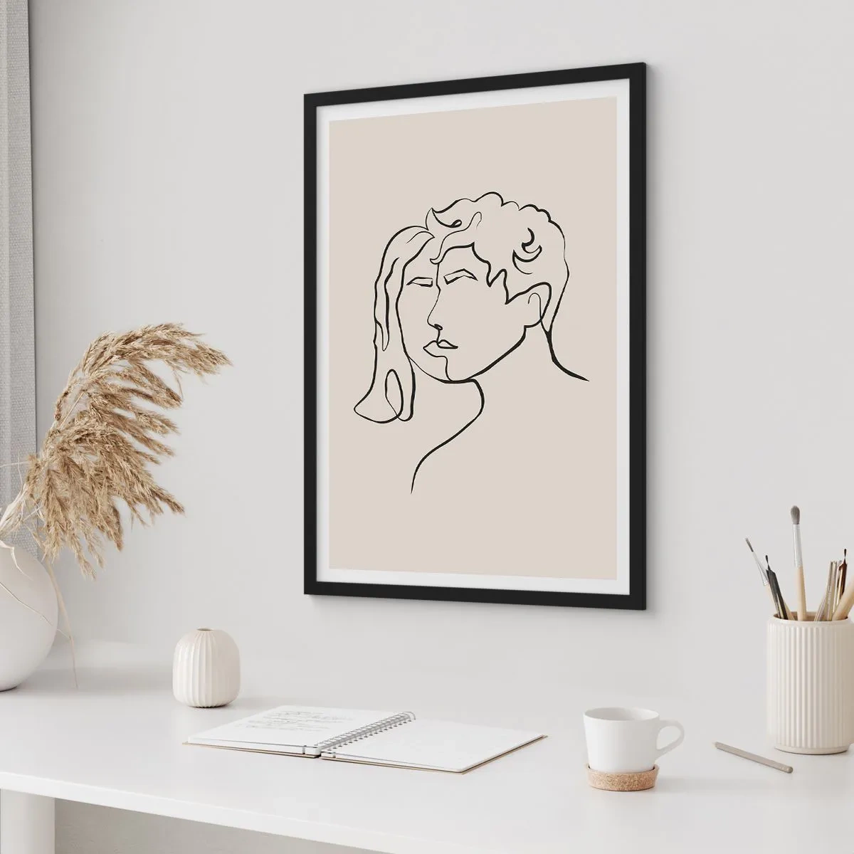 Poster in einem schwarzem Rahmen - Eine minimalistische Skizze der Gesichter eines Paares auf beigem Hintergrund. - 50x70cm - Und es wurde Einheit - Moderne Wanddekoration für Wohnzimmer und Schlafzimmer ARTTOR