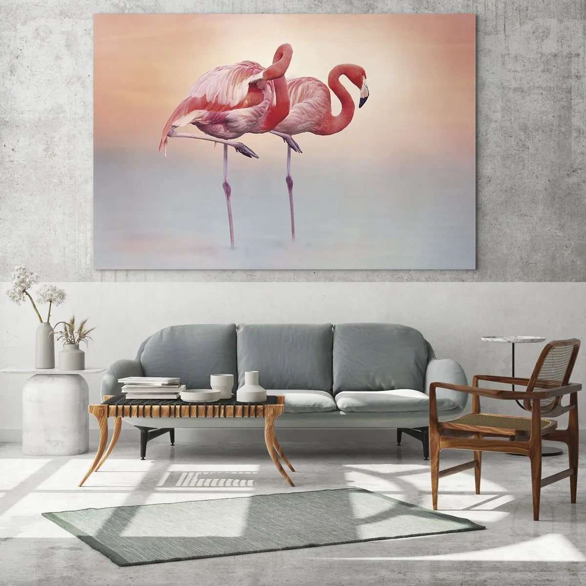 Glasbild - Bild auf glas - Zwei Flamingos stehen im Wasser vor einem pastellfarbenen Sonnenuntergangshintergrund - 120x80cm - Die Farbe der untergehenden Sonne - Moderne Wanddekoration für Wohnzimmer und Schlafzimmer ARTTOR
