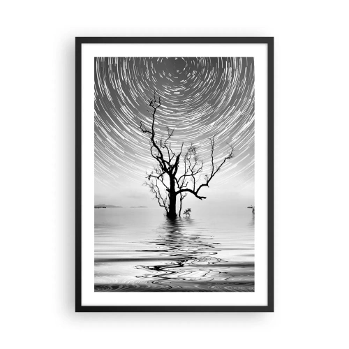 Poster in einem schwarzem Rahmen - Stern wirbelt über einem einsamen Baum im Wasser - 50x70cm - Eine Sinfonie der Natur - Moderne Wanddekoration für Wohnzimmer und Schlafzimmer ARTTOR