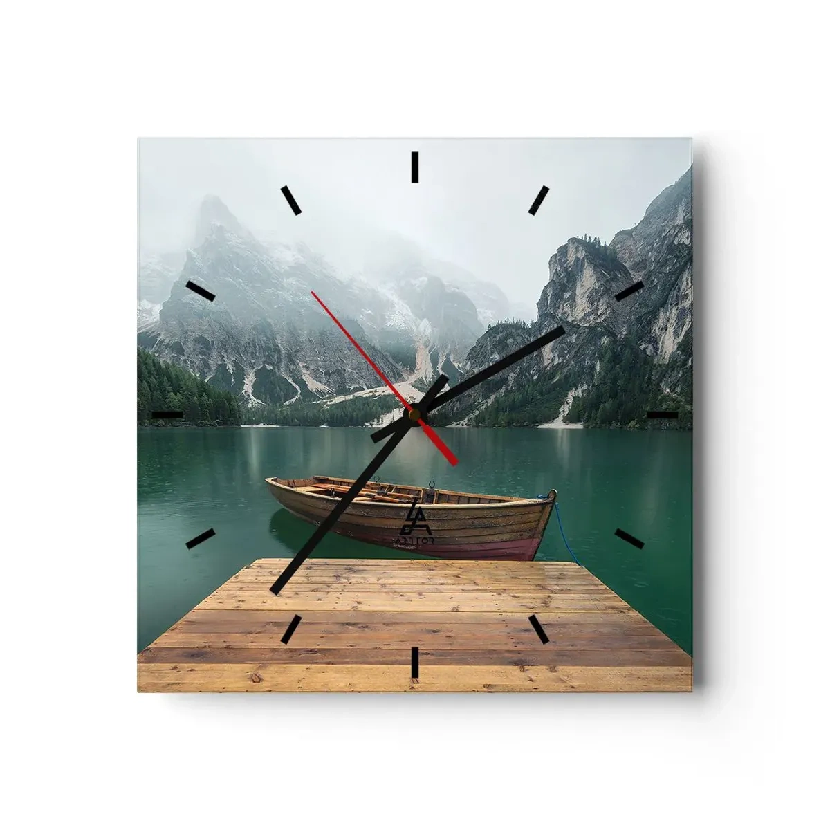 Wanduhr - Glasuhr - Ein Holzboot an einem Pier auf einem von Bergen umgebenen See - 30x30cm - Und die stolzen Felsen der Stirn - Moderne Wanddekoration für Wohnzimmer und Schlafzimmer ARTTOR