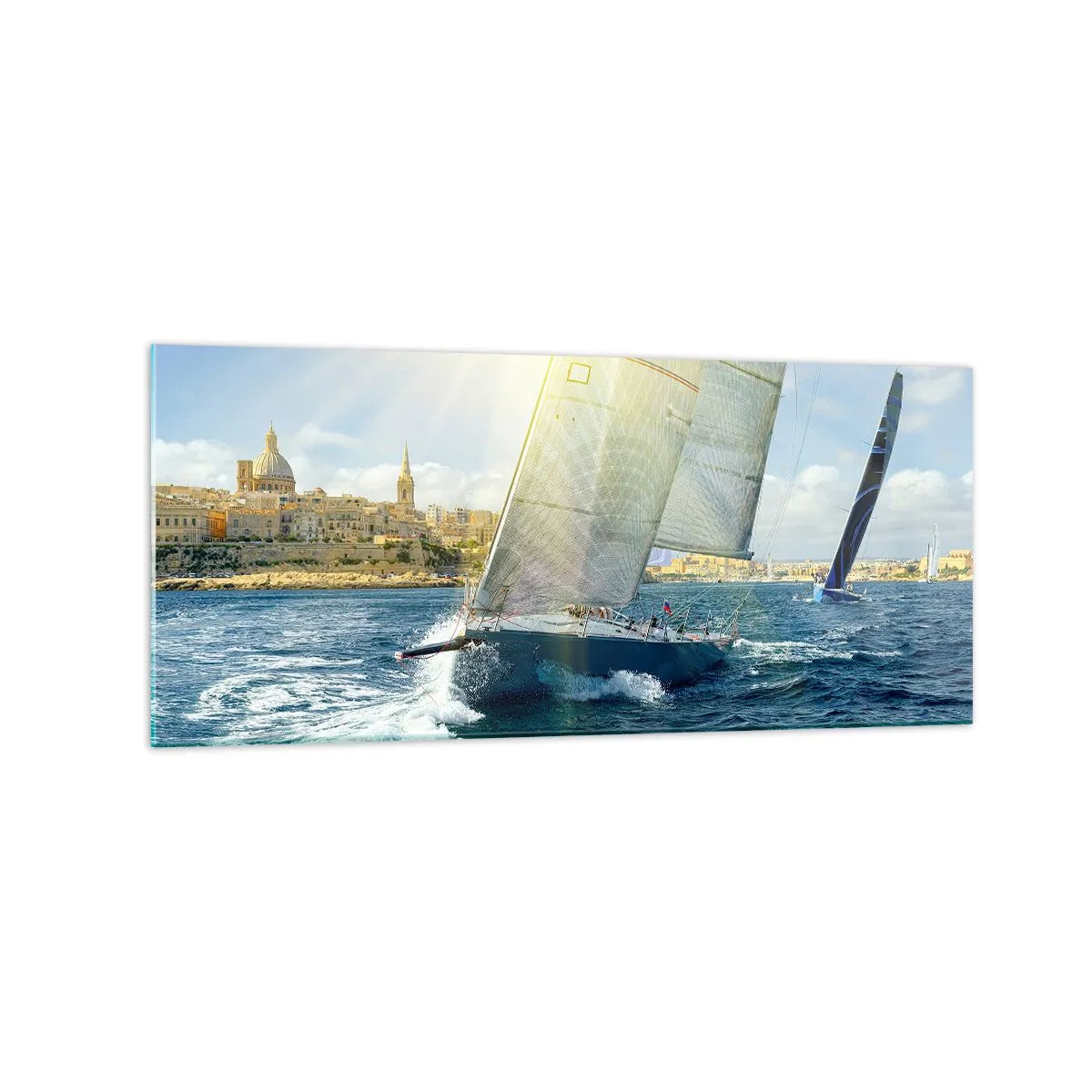 Glasbild - Bild auf glas - Yachtrennen vor der Kulisse einer sonnigen Küste - 120x50cm - Es ist Zeit die Stadt zu verlassen - Moderne Wanddekoration für Wohnzimmer und Schlafzimmer ARTTOR