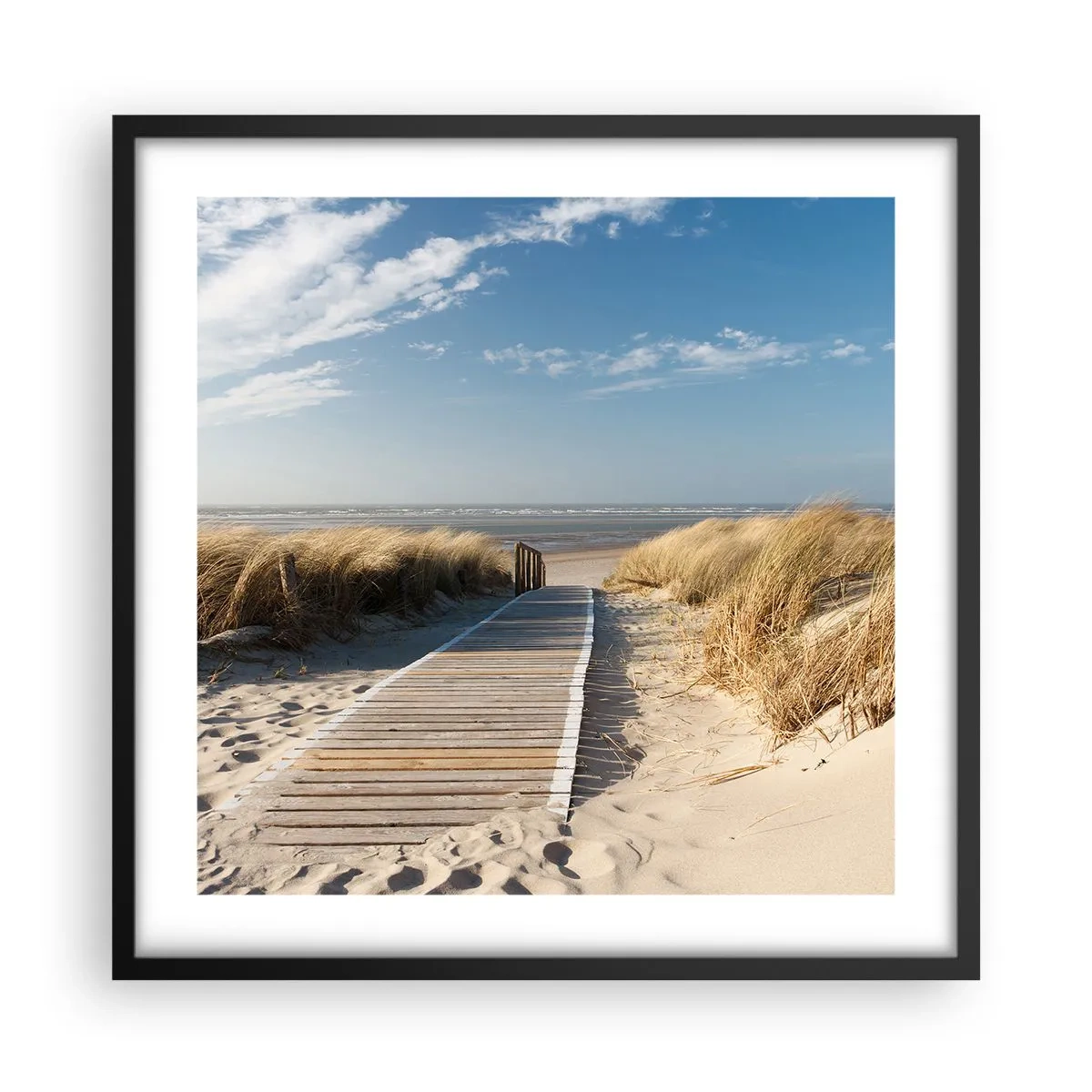 Poster in einem schwarzem Rahmen - Hinter der Düne, im Rauschen des Grases - 50x50 cm