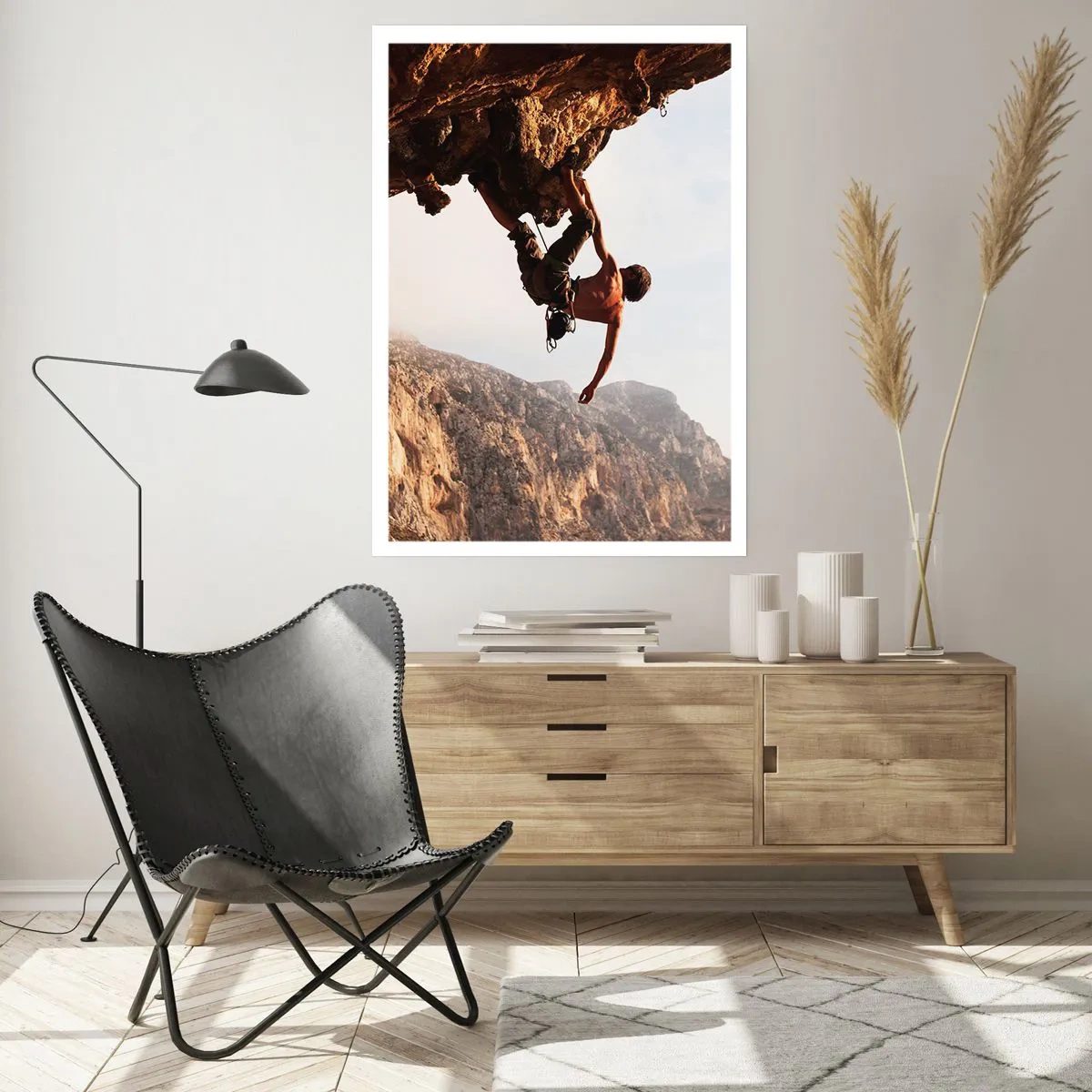 Poster - Klettern im Sonnenschein - 50x70cm - Die Welt ist in einer Hand auf einem Felsblock geschrumpft - Moderne Wanddekoration für Wohnzimmer und Schlafzimmer ARTTOR