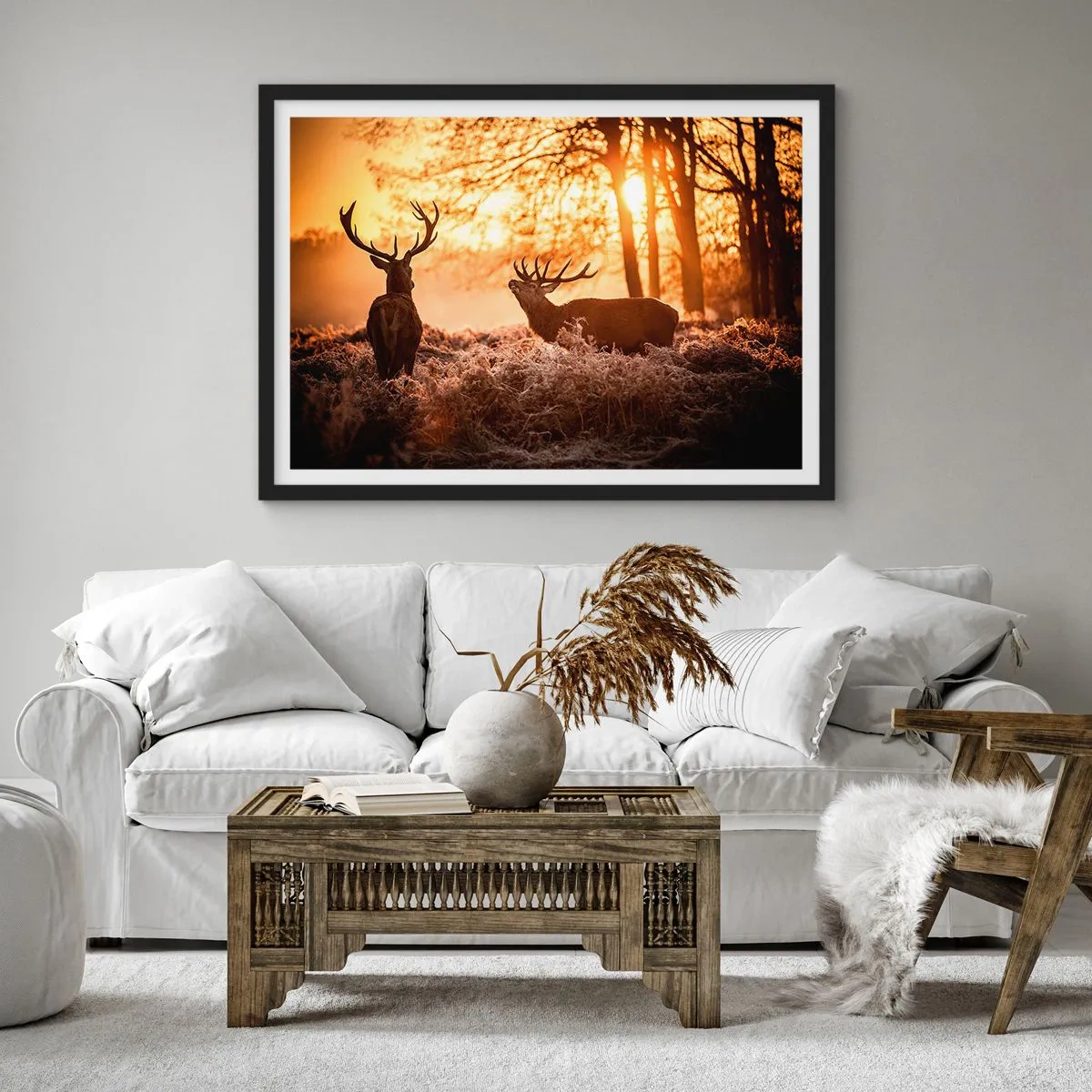 Poster in einem schwarzem Rahmen - Zwei Hirsche bei Sonnenuntergang in einer Winterlandschaft - 70x50cm - Der Traum eines Jägers - Moderne Wanddekoration für Wohnzimmer und Schlafzimmer ARTTOR