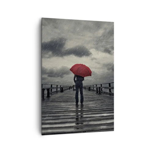 Bild auf Leinwand - Leinwandbild - Eine Person mit einem roten Regenschirm auf einem verregneten Pier - 70x100cm - Es ist egal, dass es regnet - Moderne Wanddekoration für Wohnzimmer und Schlafzimmer ARTTOR