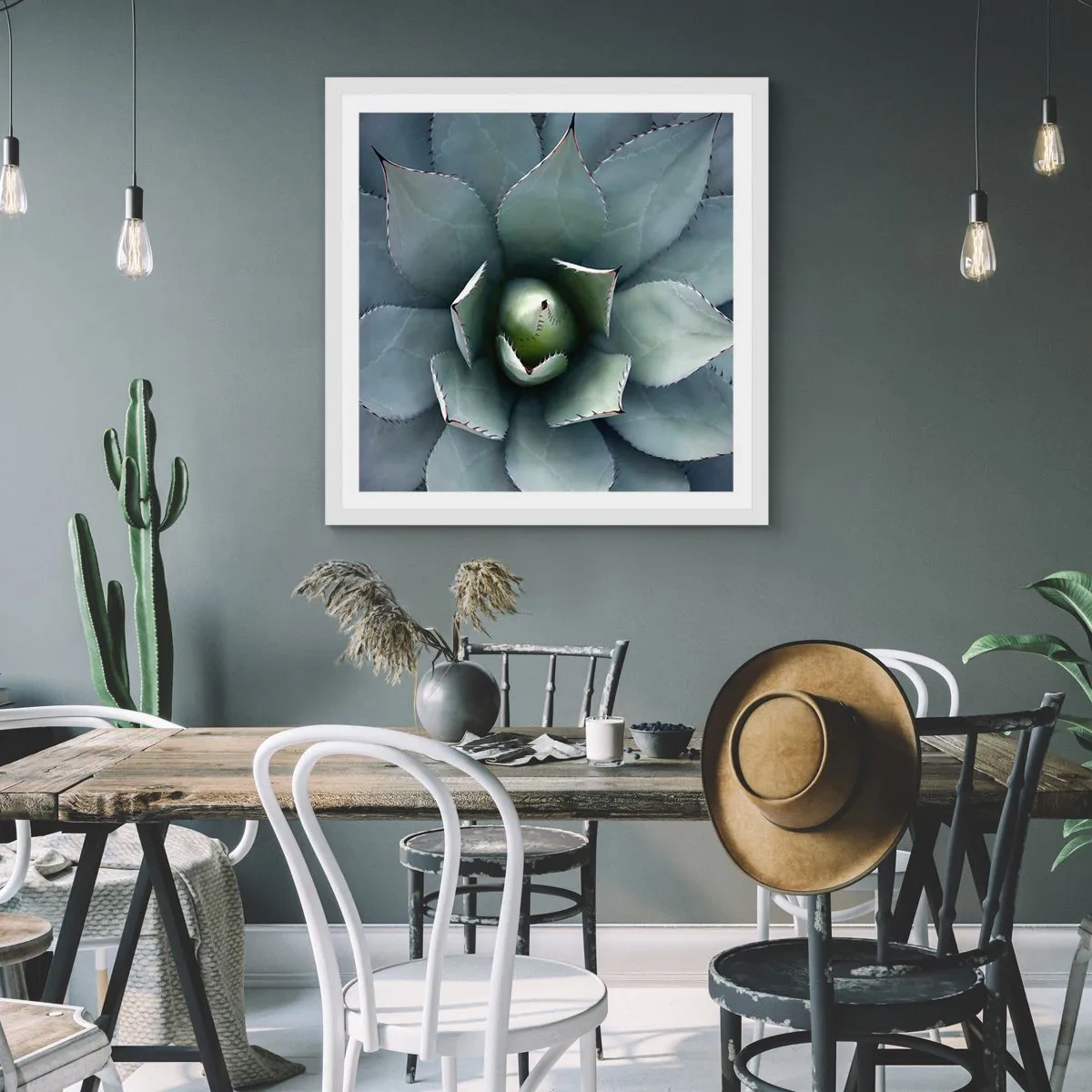 Poster in einem weißen Rahmen - Es lockt an und warnt - 40x40 cm