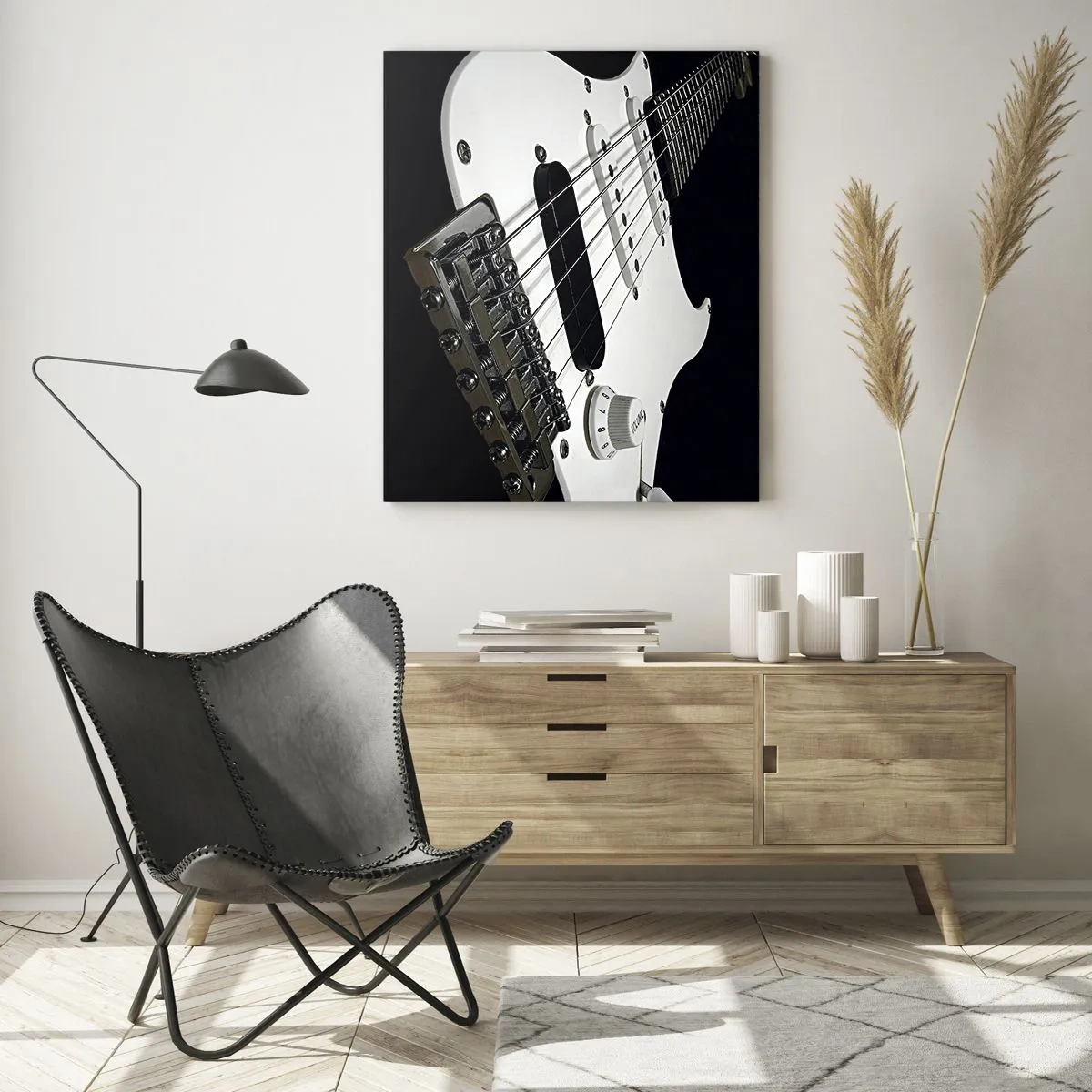 Glasbild - Bild auf glas - Nahaufnahme einer weißen E-Gitarre vor dunklem Hintergrund - 50x70cm - In Weiß versteckter Ton - Moderne Wanddekoration für Wohnzimmer und Schlafzimmer ARTTOR