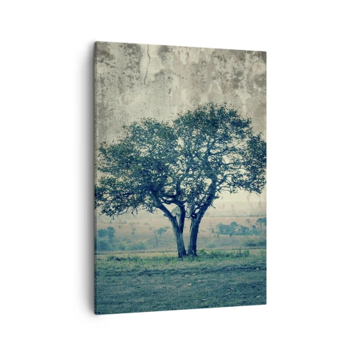 Bild auf Leinwand - Leinwandbild - Ein einsamer Baum vor einer nebligen Landschaft - 50x70cm - Ein Apfelbaum auf blauem Feld? - Moderne Wanddekoration für Wohnzimmer und Schlafzimmer ARTTOR