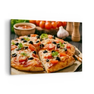 Bild auf Leinwand - Leinwandbild - Pizza mit Tomaten, Oliven und frischen Kräutern auf dem Tisch - 100x70cm - Du bist schon wieder davongekommen - Moderne Wanddekoration für Wohnzimmer und Schlafzimmer ARTTOR