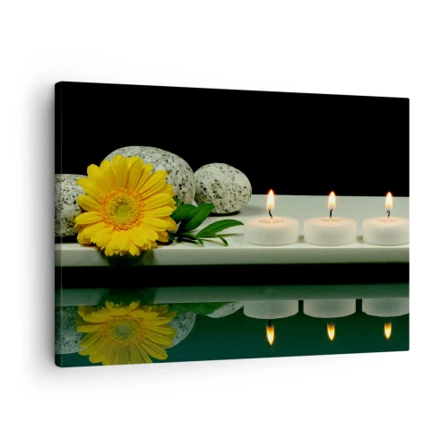 Bild auf Leinwand - Leinwandbild - Gelbe Blume, Kerzen und Steine vor dem Wasserhintergrund - 70x50cm - Beruhigung der Sinne - Moderne Wanddekoration für Wohnzimmer und Schlafzimmer ARTTOR