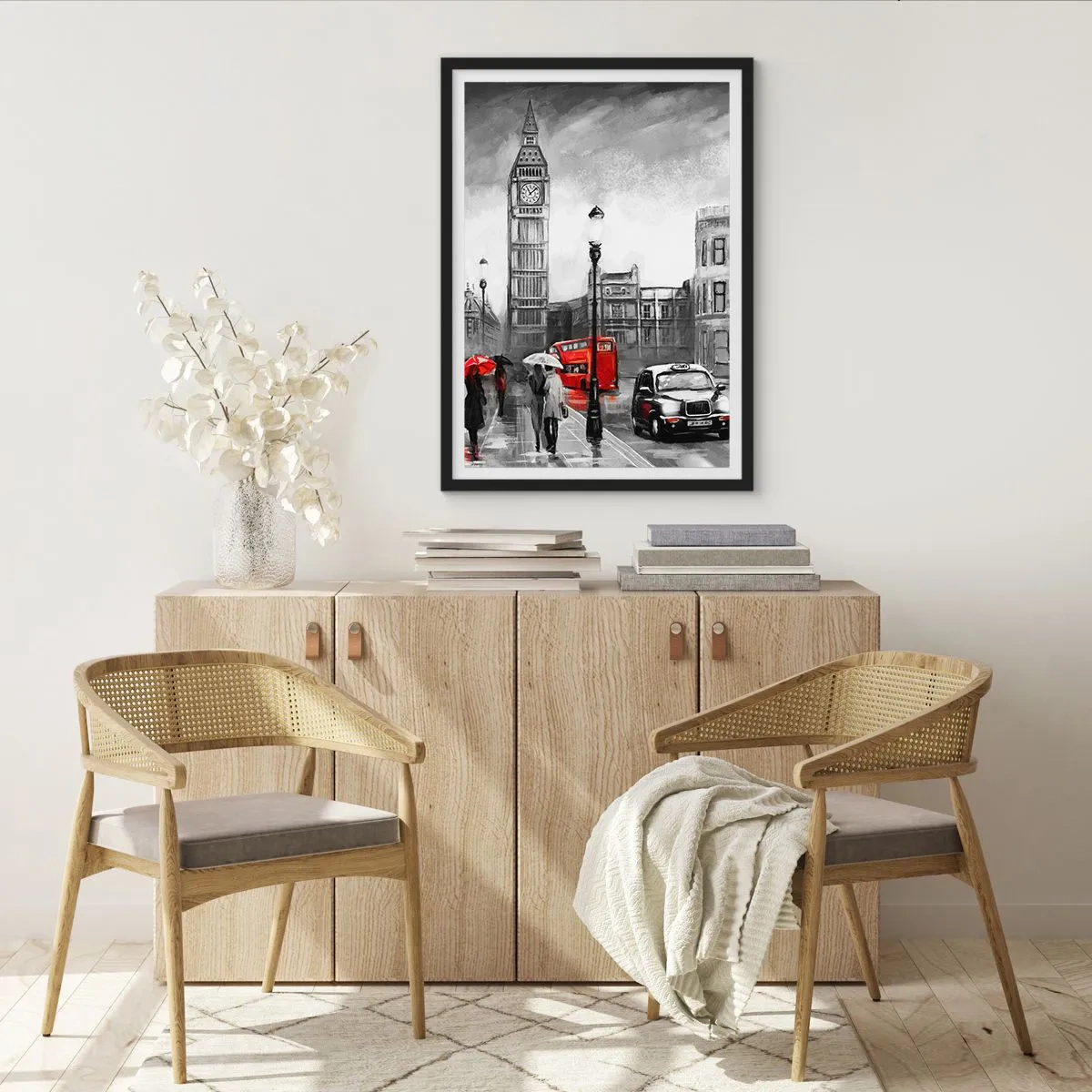 Poster in einem schwarzem Rahmen - Big Ben an einem regnerischen Tag mit roten Akzenten - 50x70cm - Gar keine graue Stadt - Moderne Wanddekoration für Wohnzimmer und Schlafzimmer ARTTOR