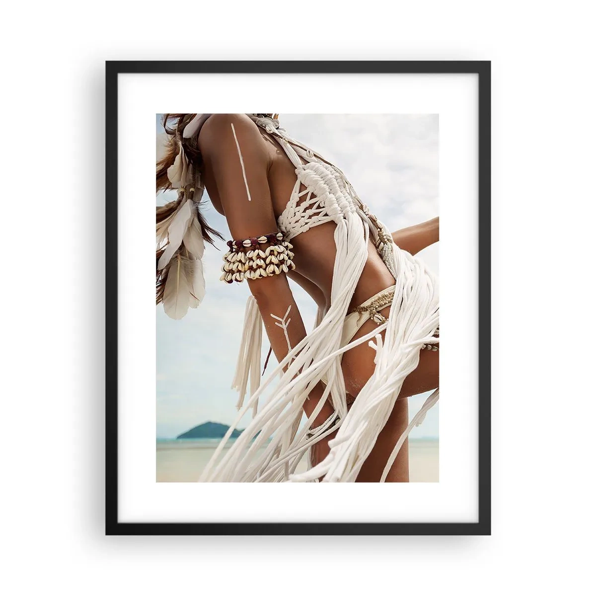 Poster in einem schwarzem Rahmen - Eine Priesterin der Sonne - 40x50 cm