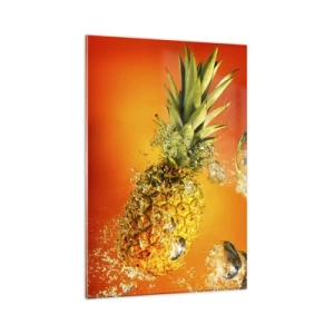 Glasbild - Bild auf glas - Eine in Wasser getauchte Ananas vor einem orangefarbenen Hintergrund mit Farbverlauf. - 80x120cm - Tropisch saftige Frische - Moderne Wanddekoration für Wohnzimmer und Schlafzimmer ARTTOR